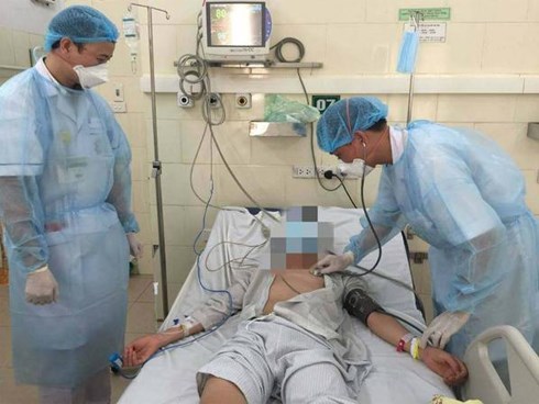 Thêm một người trẻ bị vi khuẩn 