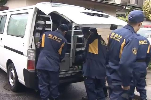 Con trai để thi thể bố trong nhà suốt 2 tháng vì quá bận để chôn cất-1