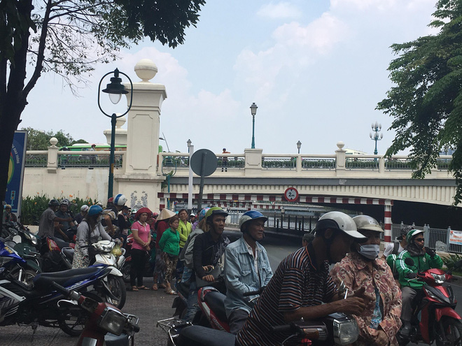 Nhân chứng vụ cô giáo bị đồng nghiệp cắt cổ: Người đàn ông lôi cô gái vào sát bờ kè rồi ra tay rất nhanh-5