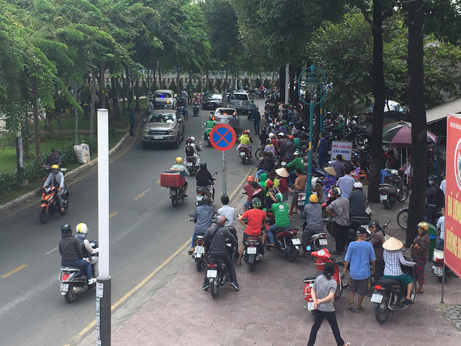 Nhân chứng vụ cô giáo bị đồng nghiệp cắt cổ: Người đàn ông lôi cô gái vào sát bờ kè rồi ra tay rất nhanh-6