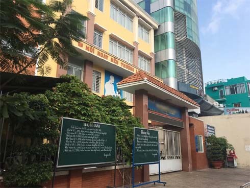 Nghi vấn bắt học sinh ngậm dép: 