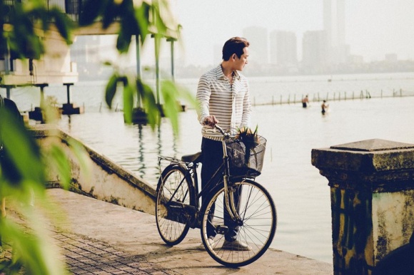 Soái ca Hứa Vĩ Văn đạp xe dạo phố Hà Nội-6