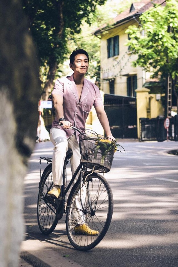 Soái ca Hứa Vĩ Văn đạp xe dạo phố Hà Nội-7