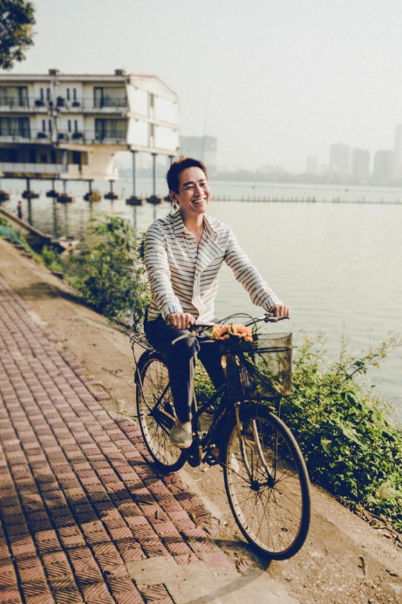 Soái ca Hứa Vĩ Văn đạp xe dạo phố Hà Nội-8