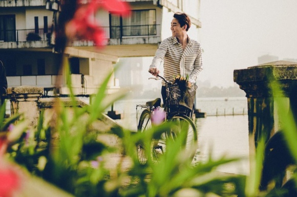 Soái ca Hứa Vĩ Văn đạp xe dạo phố Hà Nội-9