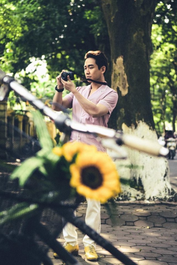 Soái ca Hứa Vĩ Văn đạp xe dạo phố Hà Nội-1