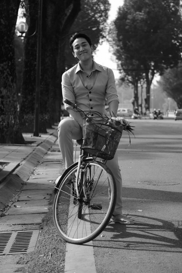 Soái ca Hứa Vĩ Văn đạp xe dạo phố Hà Nội-2