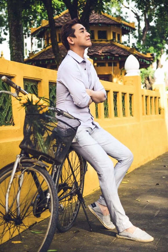 Soái ca Hứa Vĩ Văn đạp xe dạo phố Hà Nội-3