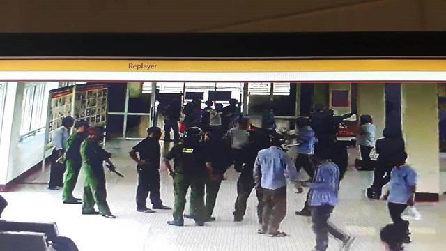 Người nhà sản phụ xách 2 con dao đe dọa bác sĩ cấp cứu làm nhanh cho tôi-1