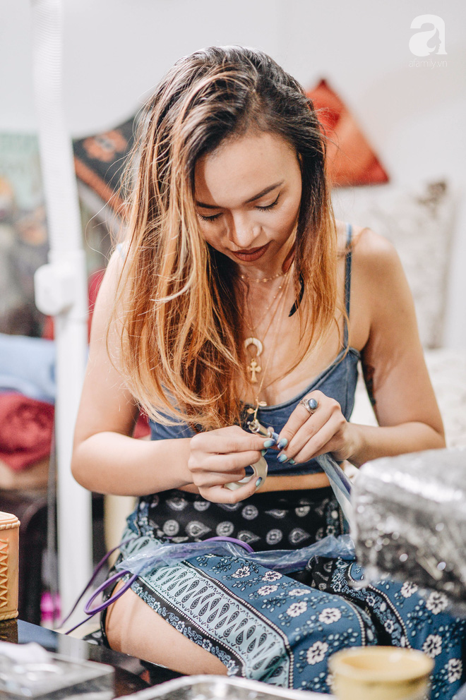 Nữ thợ xăm nóng bỏng Hà Thành kể chuyện khách đến xăm hình vợ quá cố và những vết sẹo cần được lắng nghe-2