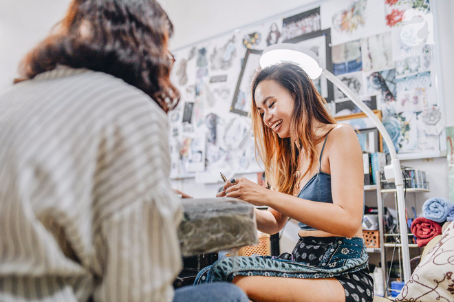 Nữ thợ xăm nóng bỏng Hà Thành kể chuyện khách đến xăm hình vợ quá cố và những vết sẹo cần được lắng nghe-5