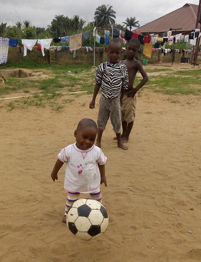 Hình ảnh mới nhất của cậu bé 2 tuổi từng bị bỏ đói gây chấn động thế giới-7