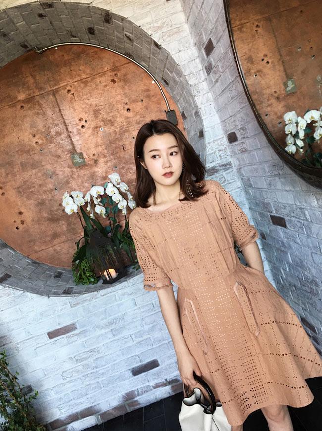 Bạn đã có áo sơ mi cổ vuông hot nhất hè như Hà Hồ chưa?-5