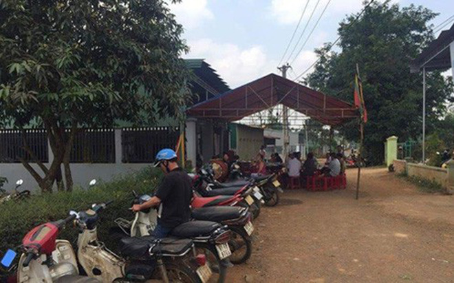 Đào hầm rút, hai cha con chết ngạt thảm thương-1