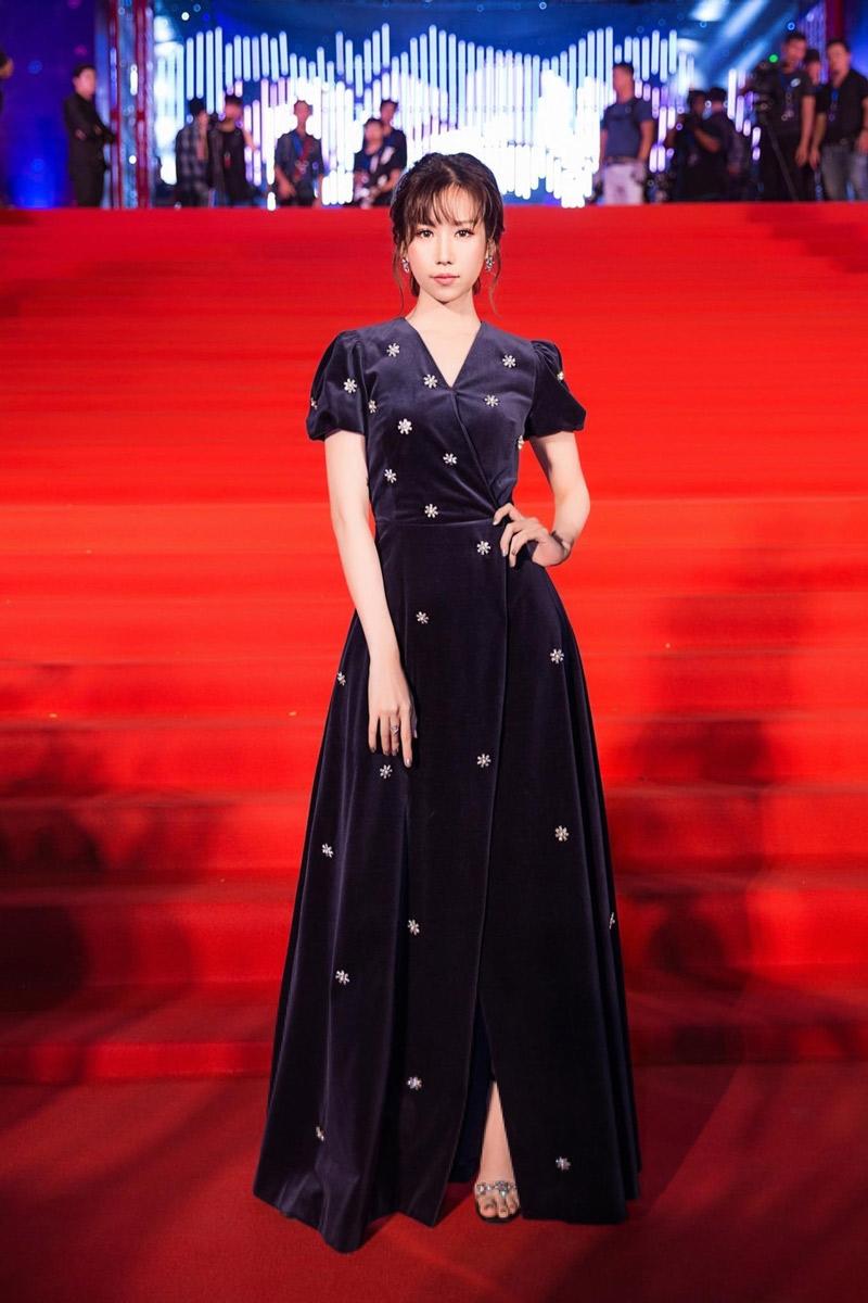 Sự thật chuyện Hoà Minzy mặc thiết kế nhái từ váy cưới của Song Hye Kyo-4