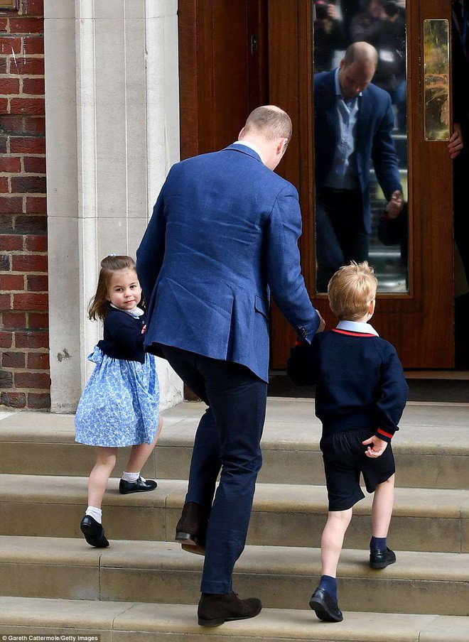 Đây là câu trả lời của Hoàng tử William khi được hỏi về tên của con thứ 3 và bí mật phía sau vẻ rạng rỡ của Công nương Kate ngay sau khi sinh-8