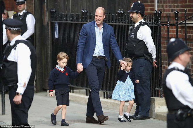Đây là câu trả lời của Hoàng tử William khi được hỏi về tên của con thứ 3 và bí mật phía sau vẻ rạng rỡ của Công nương Kate ngay sau khi sinh-9
