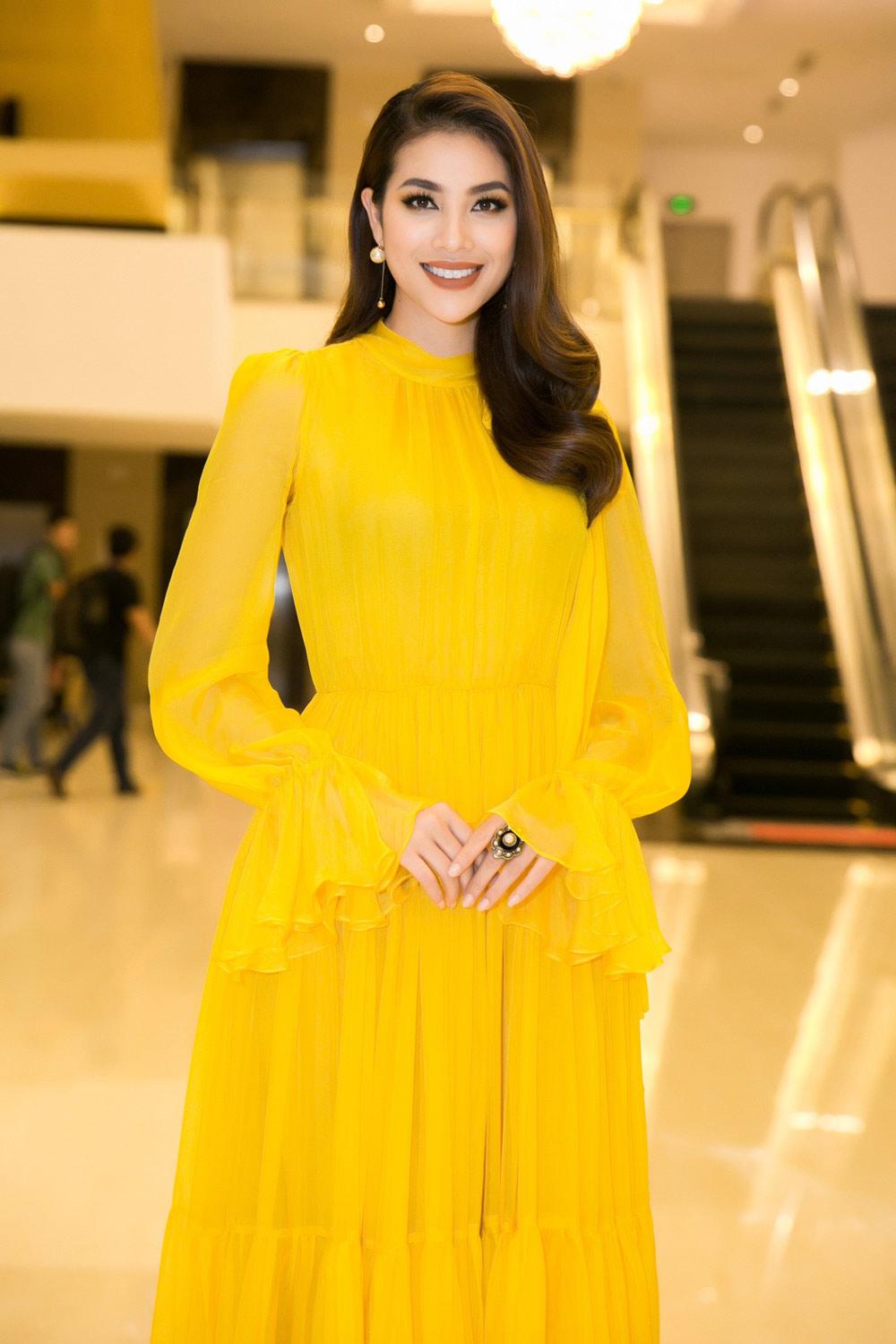 Phạm Hương là nàng Hoa hậu thay đổi phong cách chóng mặt nhất Vbiz-4