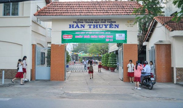 Thầy giáo quấy rối học sinh bị đình chỉ dạy 12 tháng-1