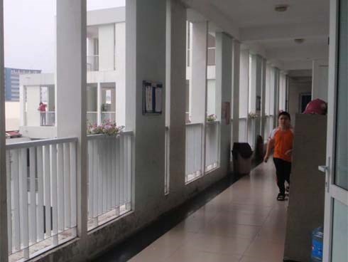 Cháu bé rơi từ tầng 4 trường tiểu học xuống đất: Sau gần 10 ngày vẫn mê man bất tỉnh