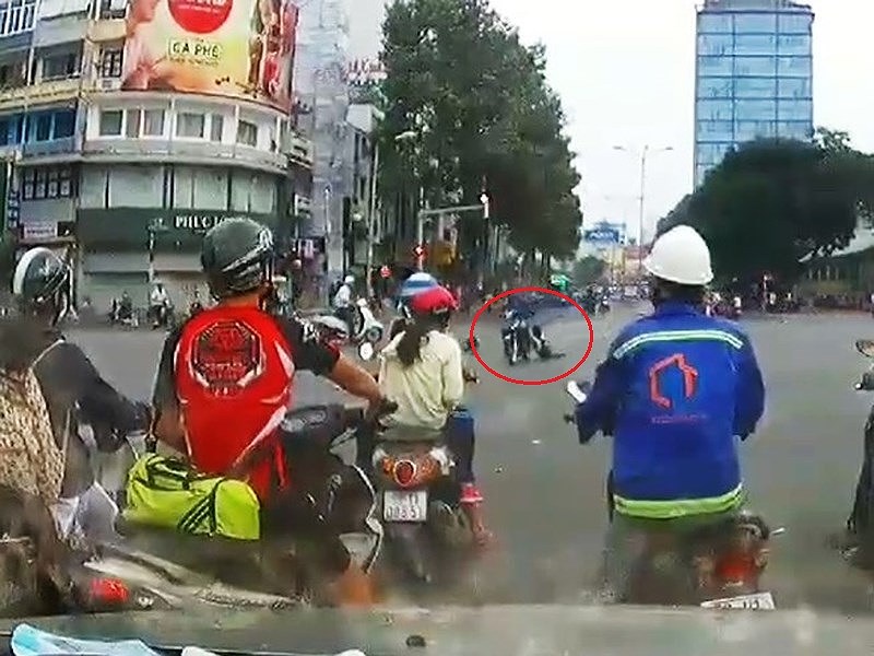 Vì sao tìm được tên cướp kéo lê cô gái hàng chục mét ở Q1?-1