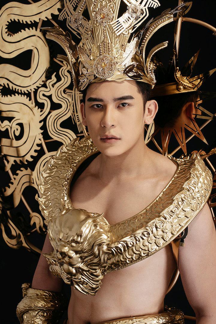 Đại diện Việt Nam mang trang phục dát vàng nặng 40kg đến cuộc thi Mister International-1