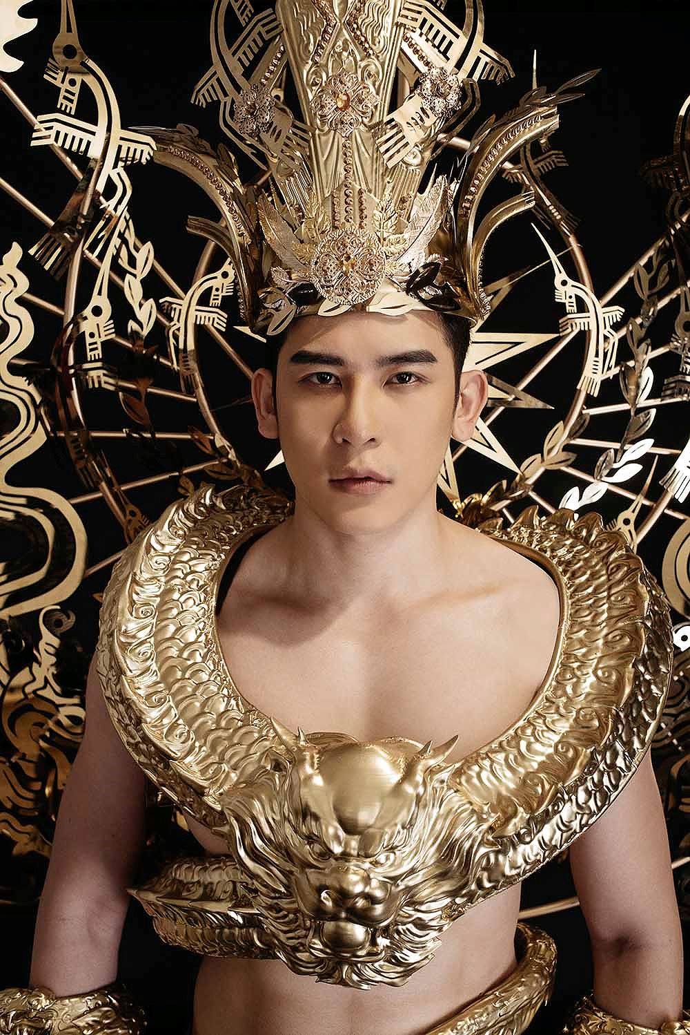 Đại diện Việt Nam mang trang phục dát vàng nặng 40kg đến cuộc thi Mister International-5