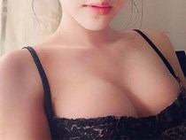 Xấu hổ vì bộ ngực nâng ngoại cỡ, bà mẹ 3 con đã có tự mình