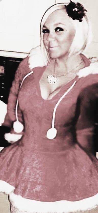 Xấu hổ vì bộ ngực nâng ngoại cỡ, bà mẹ 3 con đã có tự mình giải quyết vì không có tiền đi thẩm mỹ viện-2