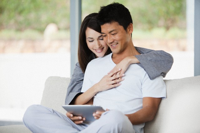 Chồng mang con gái nhỏ đến bữa tiệc để phá đám cuộc gặp gỡ vì công việc của tôi và người yêu cũ-1