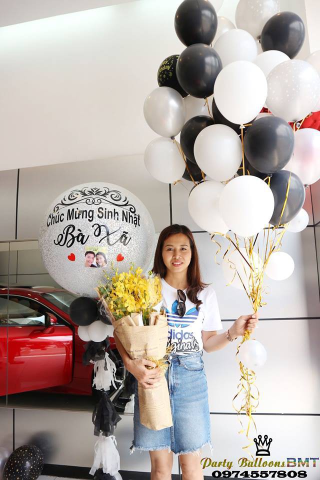 Tặng vợ xe hơi Lexus nhân ngày sinh nhật, đã thế còn trang trí bóng bay lãng mạn khiến nhiều người ngưỡng mộ-3