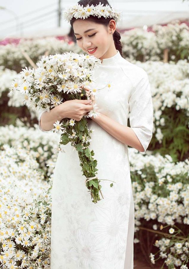 Nhan sắc nổi trội của Á hậu Thanh Tú - MC cao 1m81 mới đầu quân cho VTV-16