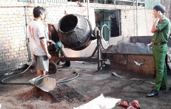 Hàng xóm tiết lộ thông tin lạ từ cơ sở cà phê nhuộm pin-4