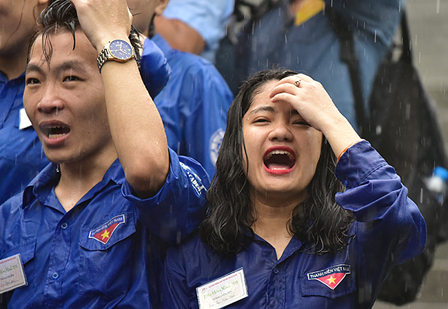 Xúc động hình ảnh sũng nước mưa của lực lượng an ninh ngày Giỗ Tổ-7