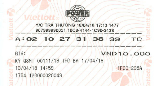 Nữ khách hàng che kín toàn thân nhận 67 tỷ đồng trúng số-2