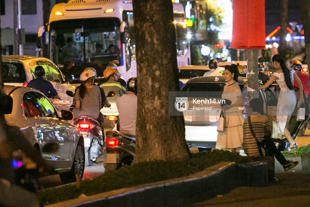 Rời sự kiện bằng xe của Trường Giang tặng, Nhã Phương thay trang phục giản dị, mang dép lê đi ăn tối-2