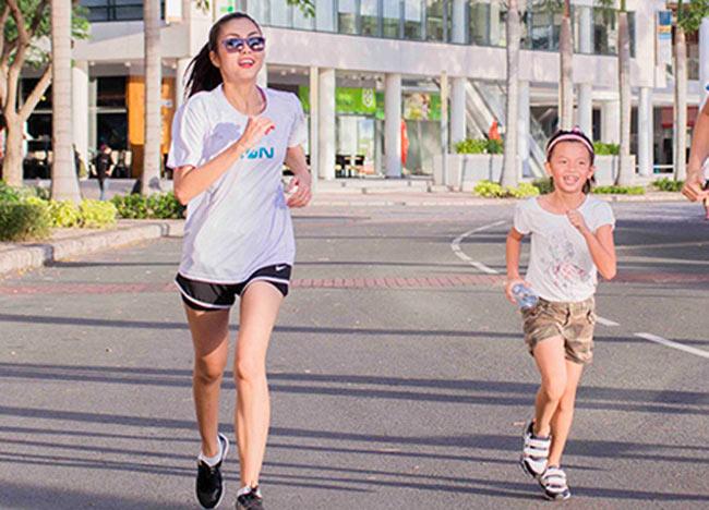 3 mỹ nhân tưởng như hoàn hảo nhất showbiz lại vất vả tìm đồ che khuyết điểm-10