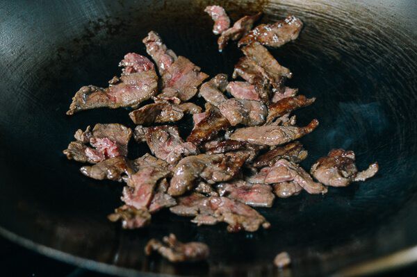 Tuyệt chiêu giúp xào thịt bò mềm ngọt không bao giờ bị dai-2