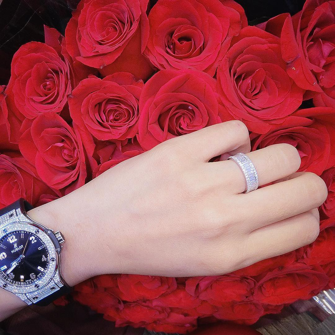 Diệp Lâm Anh khoe nhẫn đính hôn nạm đầy kim cương trước thềm đám cưới-1