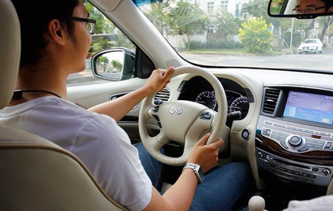 Giá tăng 50% nhưng khách hàng vẫn méo mặt vì không thuê được xe dịp nghỉ lễ 30/4-1