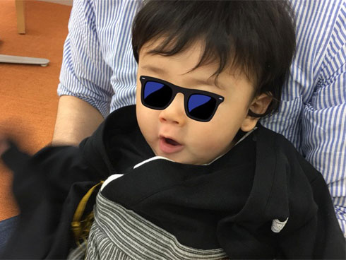 Mỹ nhân Việt lộ ngực trần khi cho con bú, có người vén áo ngay trong thang máy-11