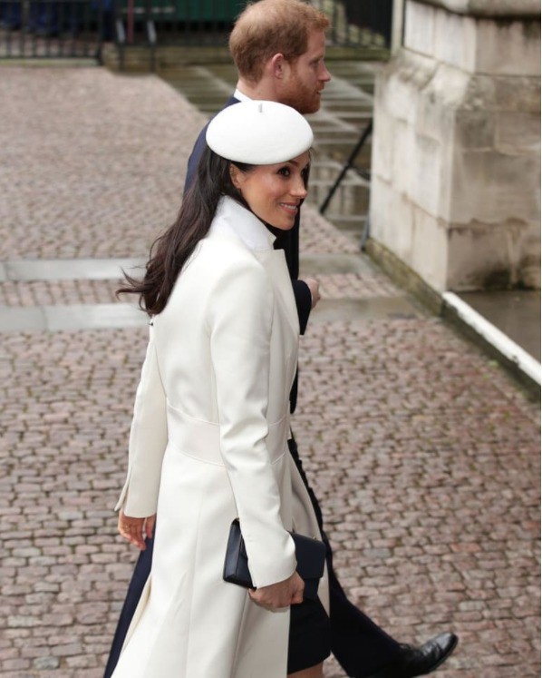 Ngoài chuyện không được để đầu bù tóc rối, phụ nữ trong hoàng gia Anh còn phải tuân theo 12 quy tắc bất di bất dịch” sau-9