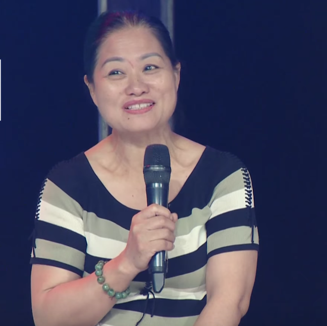 Cô nàng tìm được mẹ chồng chịu chơi: Chấp nhận cho mặc đồ gợi cảm và rủ đi mua quần áo cùng-1