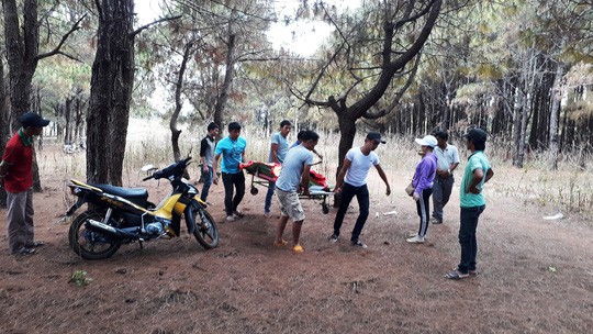 Nam thanh niên bị treo lủng lẳng trên cây bên lá thư tuyệt mệnh-1