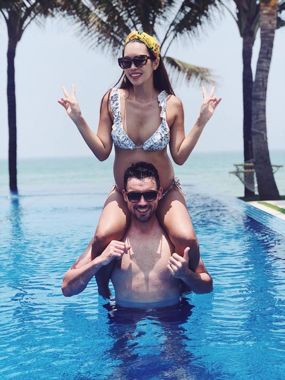 Siêu mẫu Hà Anh bụng bầu 8 tháng vẫn tự tin diện bikini gợi cảm-5