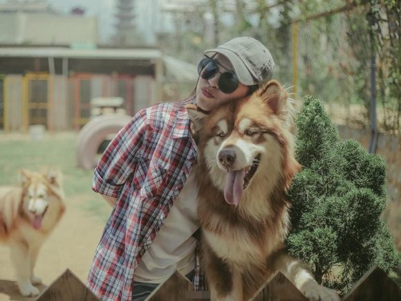 Hiền Thục hào hứng chơi đùa ở trang trại chó tại Đà Lạt-1