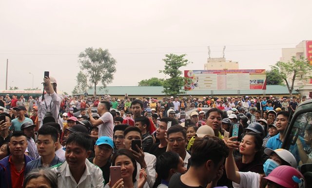 Công an kiểm tra ngôi nhà của Hội Thánh đức chúa trời ở Thanh Hóa-2