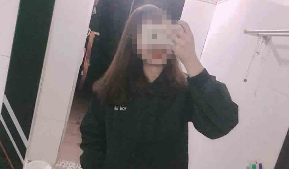 Vụ nữ sinh bị đâm trước cổng trường: Nghi phạm lên cơn cuồng ghen-1