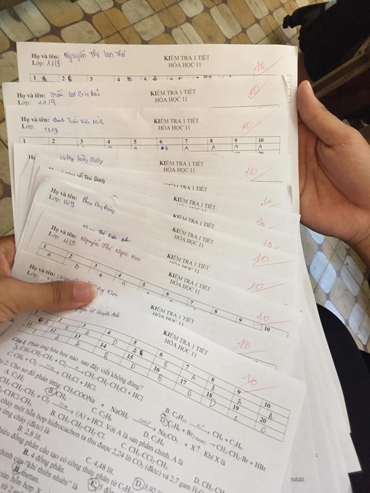 Khoe điểm kiểm tra toàn 10, tưởng được khen nào ngờ nhóm bạn nhận cái kết đắng từ dân mạng-6
