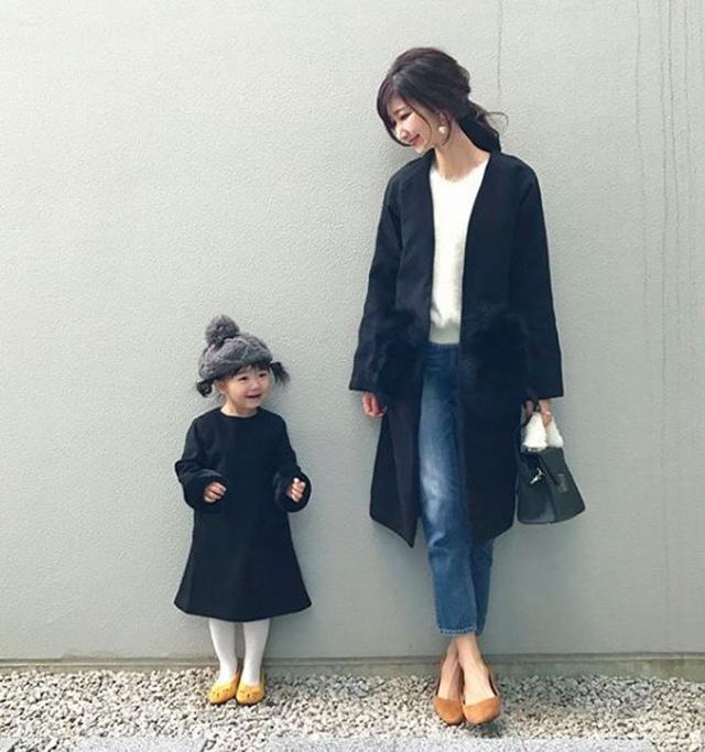 Chỉ chụp ảnh đôi cùng con gái, nữ blogger người Nhật nổi tiếng khắp MXH-14